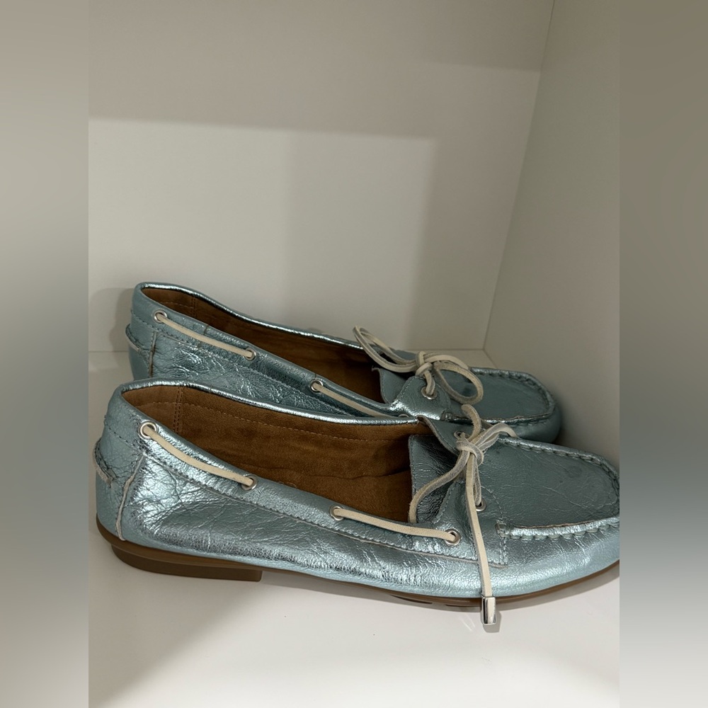 Aerosoles stitchnturn metallic light blue boat shoes (fair)